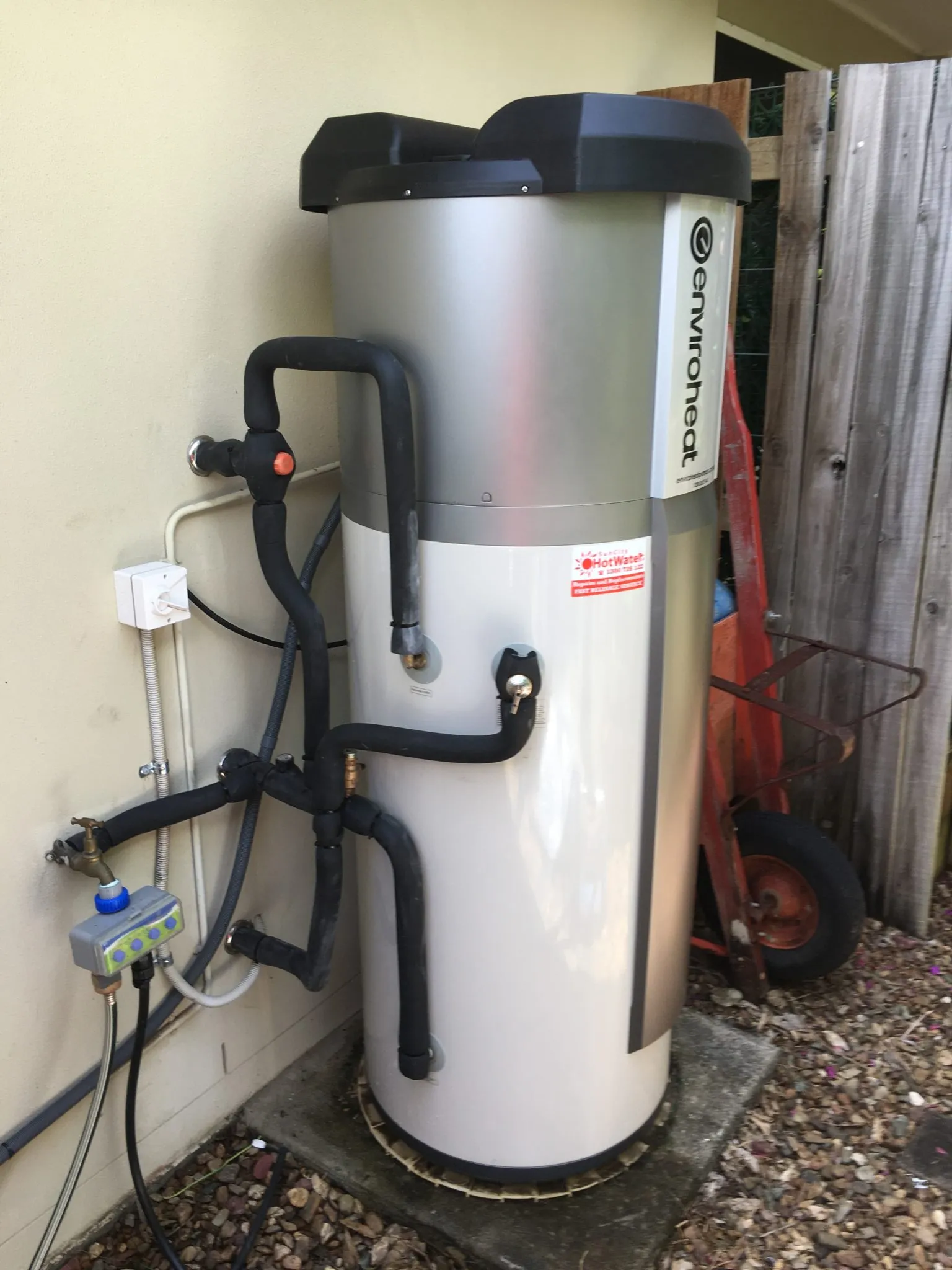 enviroheat-heat-pump-hot-water-system-installed-at-sunshine-coast-s