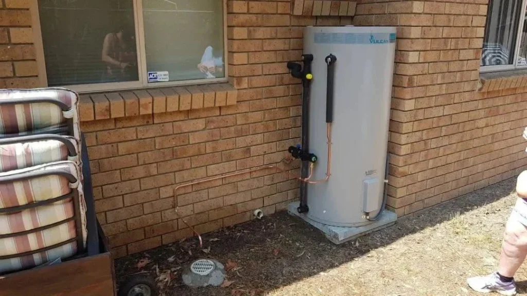 Vulcan 400L electric water heater installed outdoors